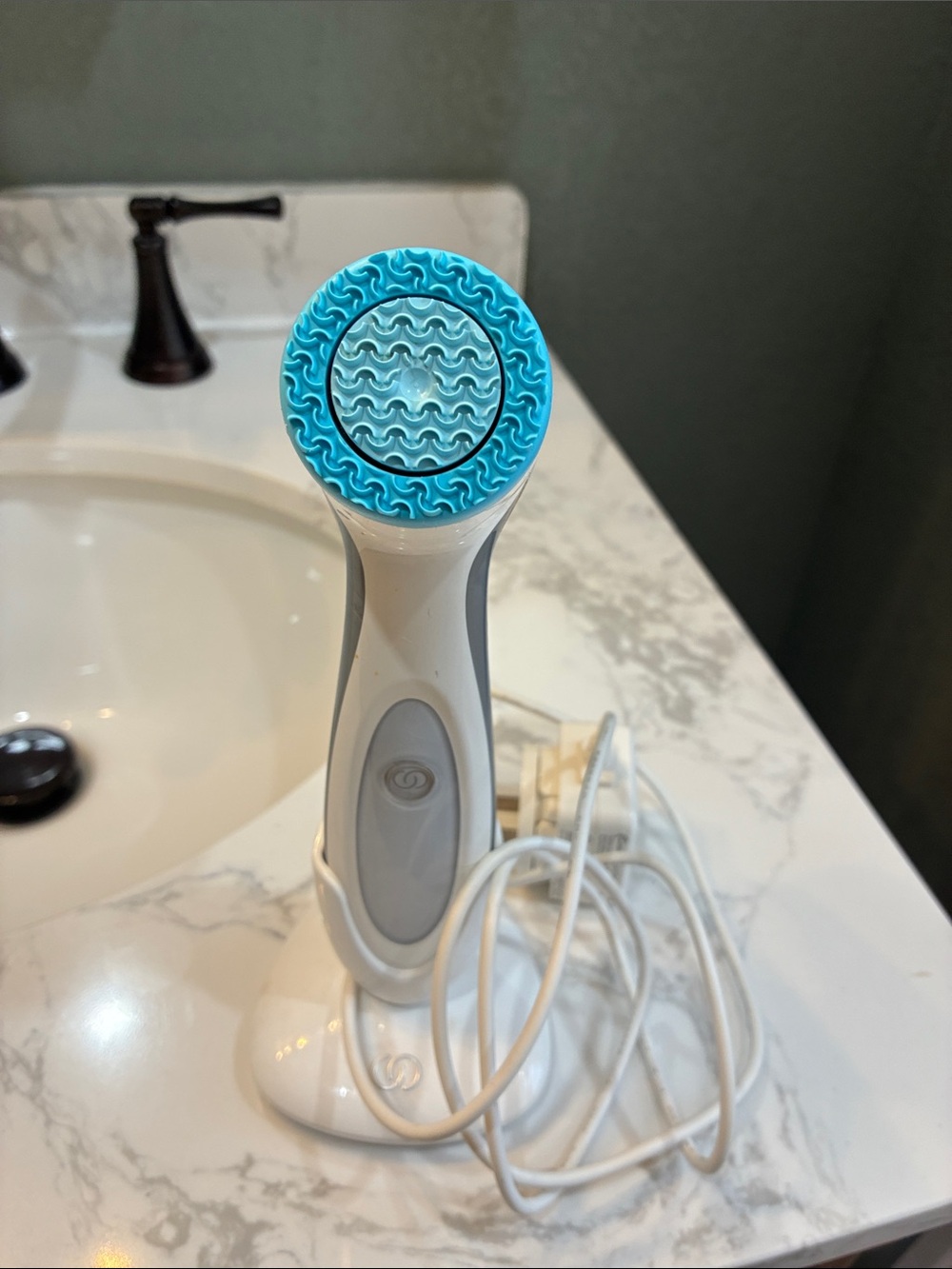 Lumispa Rechargeable Facial Cleansing Brush - Blue